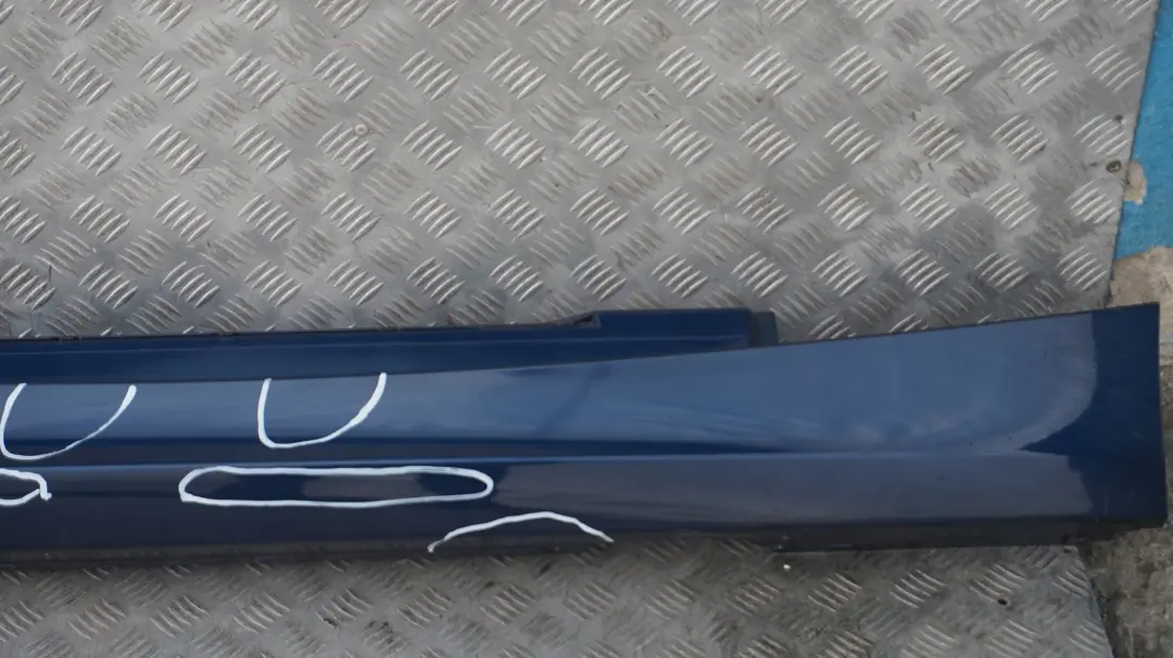 Schwellerleiste Blende Schweller Rechts Tiefseeblau Blau - A76 für BMW 1 E87 LCI mit Teilenummer 0036144 BMW 1 E87 LCI Schwellerleiste Blende Schweller Rechts Tiefseeblau Blau - A76 - SKU 0036144-DSB - Teilenummer 0036144