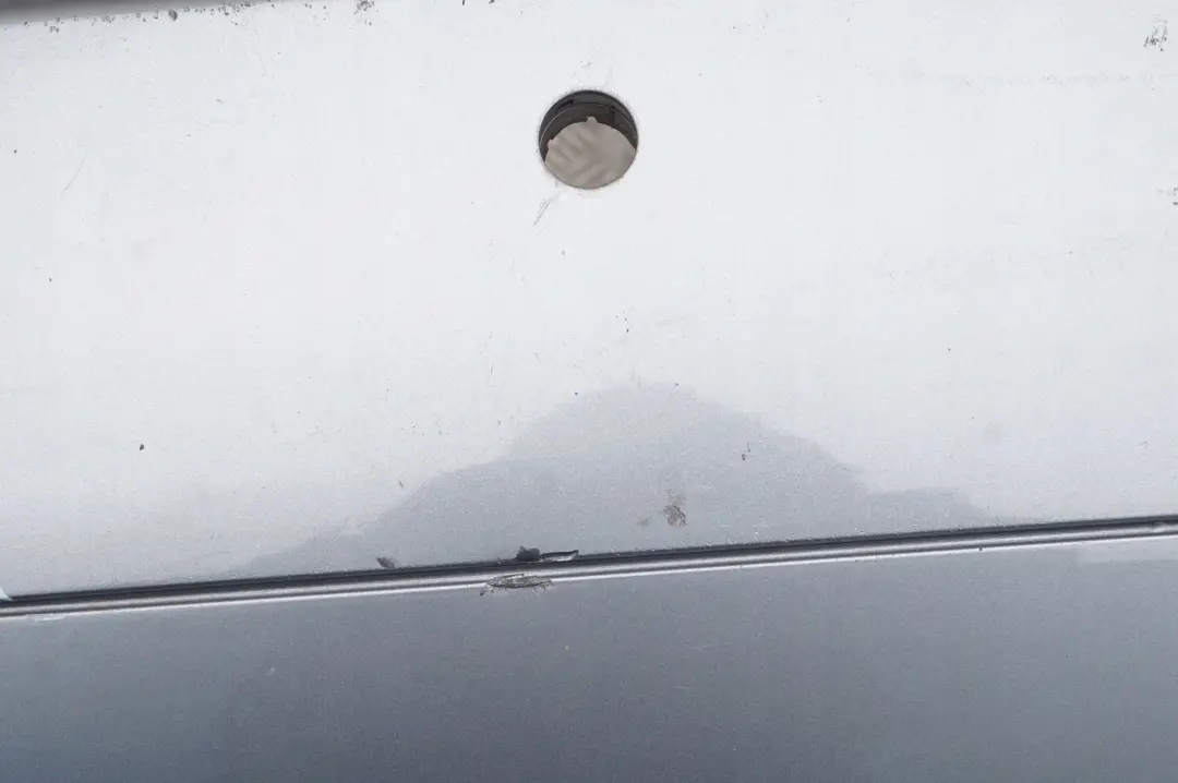 Zderzak tylny tył pdc silbergrau A08 do BMW E60 o numerze 0149318 BMW E60 Zderzak tylny tył pdc silbergrau A08 - SKU 0149318-SBG1 - Numer Części 0149318