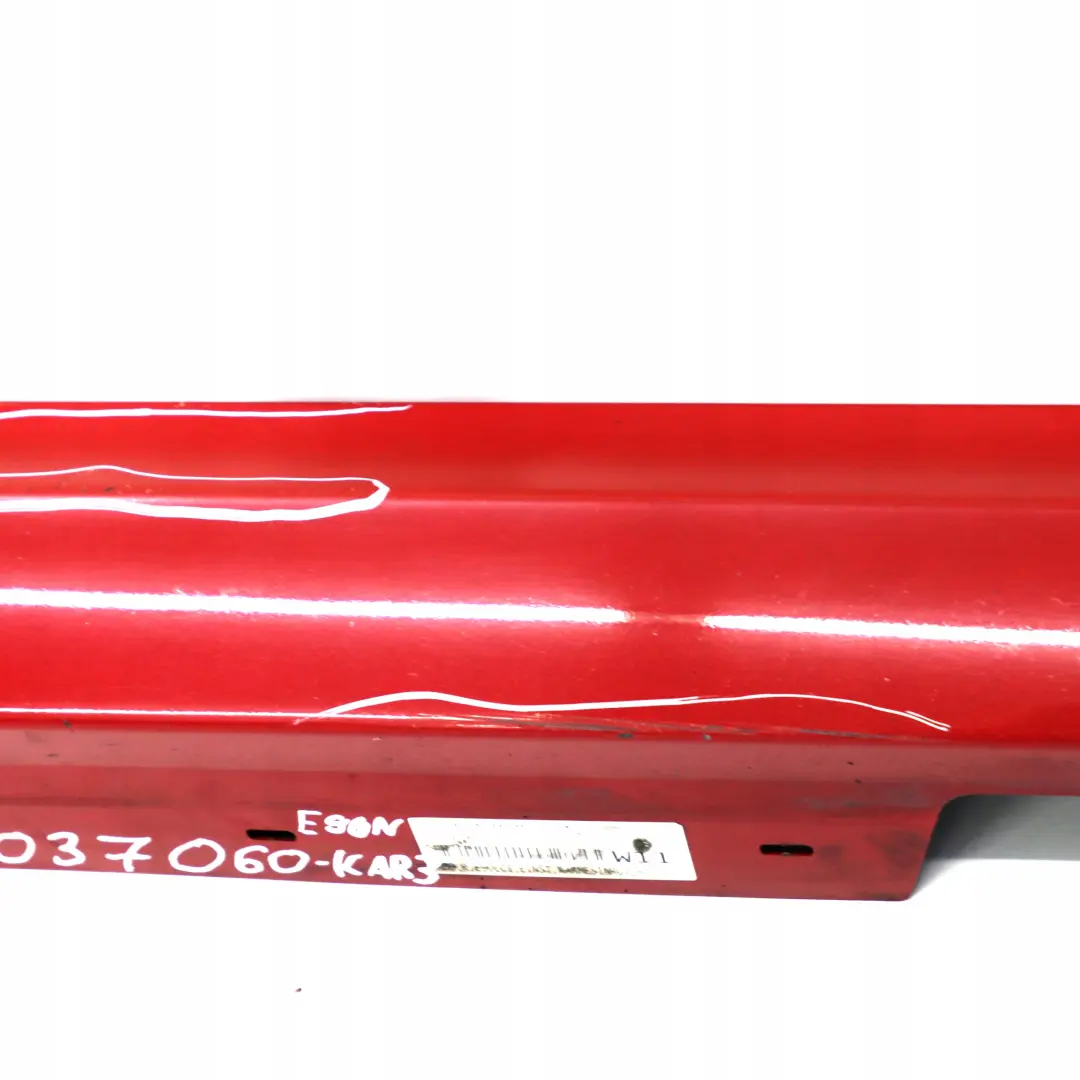Sill Strip Faldon Lateral Derecho Karmesinrot Rojo A61 para BMW E90 E91 LCI 3 con número de pieza 0037060 BMW E90 E91 LCI 3 Sill Strip Faldon Lateral Derecho Karmesinrot Rojo A61 - SKU 0037060-KAR3 - Número de pieza 0037060