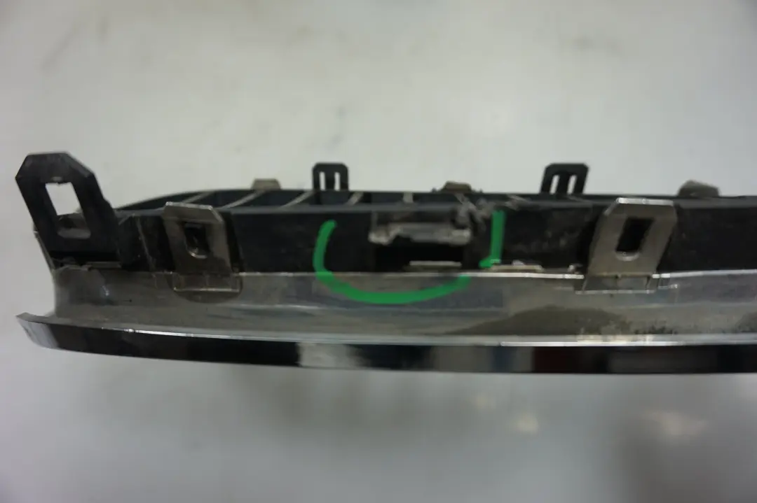 BMW E60 E61 Nerka gril kratka atrapa lewa - SKU 7027061 - Numer Części 7027061