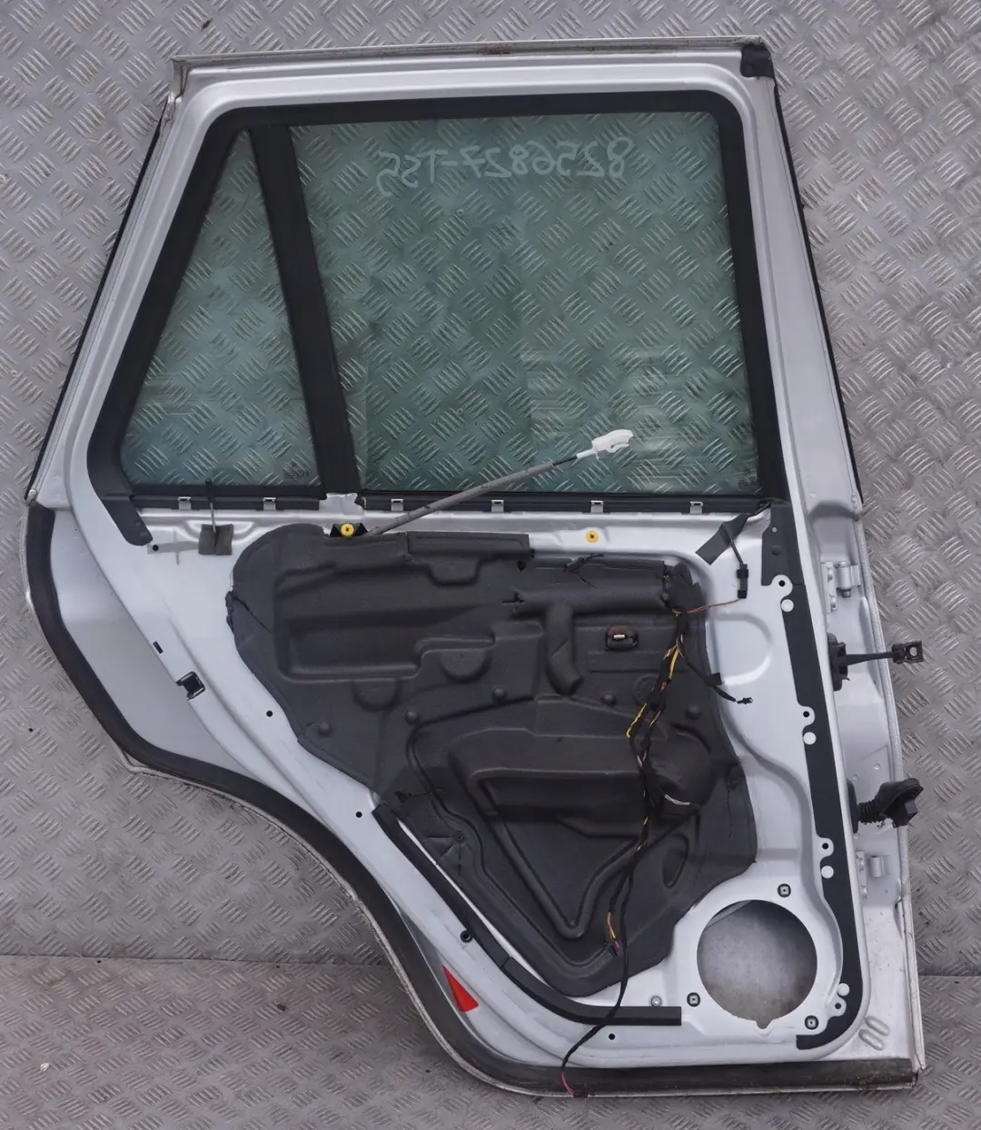 Door Rear Left N/S Titansilber Titan Silver Metallic - 354 to BMW X5 SERIES 5 E53 with Part number 8256827 BMW X5 SERIES 5 E53 Door Rear Left N/S Titansilber Titan Silver Metallic - 354 - SKU 8256827-TS5 - Part number 8256827