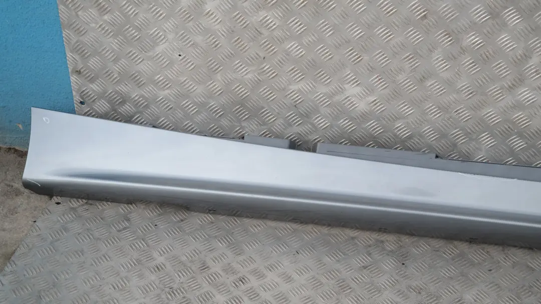 BMW 9 E87 Listón de umbral faldón lateral derecho Quarzblau Azul Metalizado A18 - SKU 0032948-QB9 - Número de pieza 51770032948