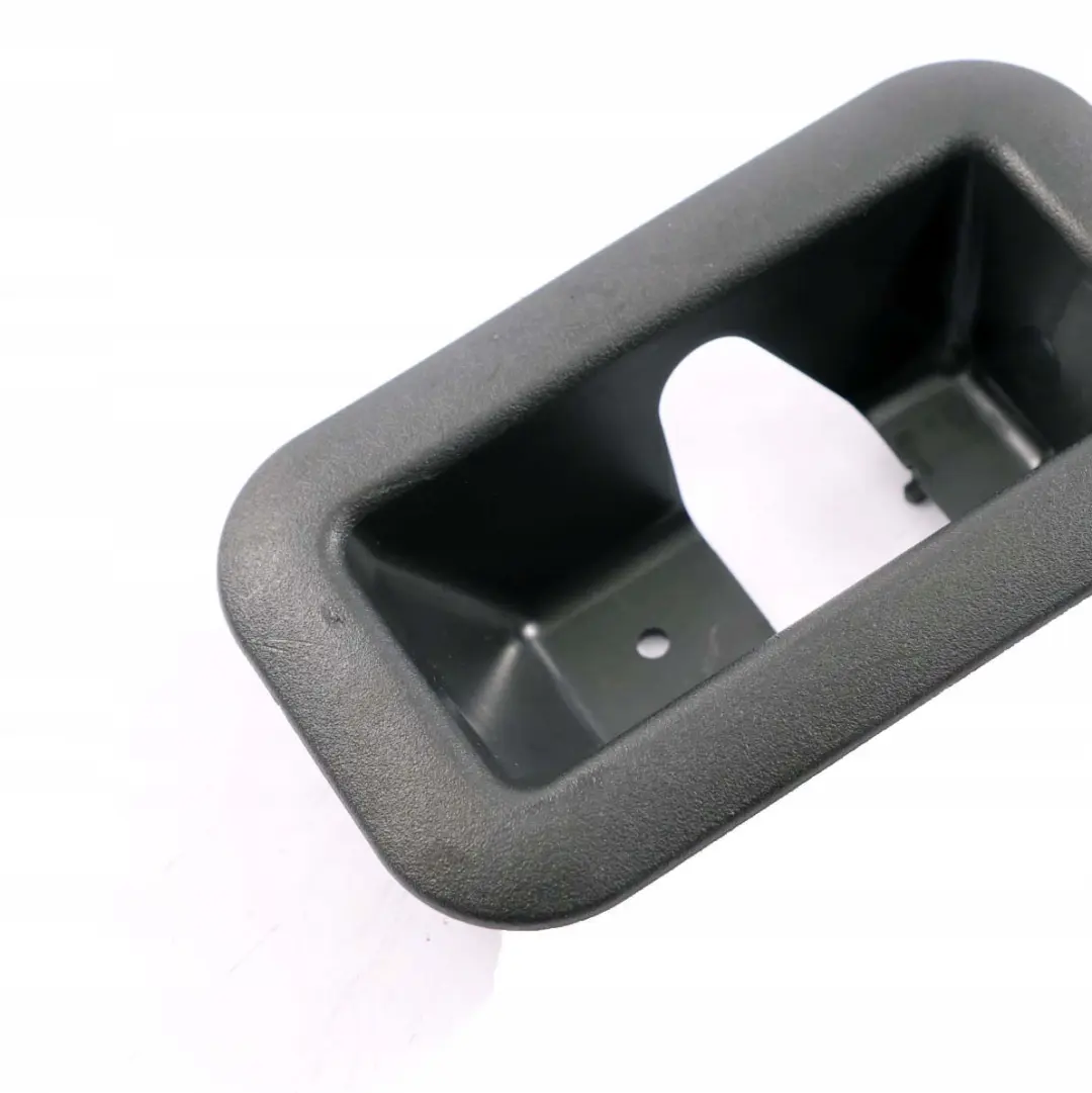 Mercedes-Benz Vaneo W414 Rücksitz Befestigung Abdeckung für mit Teilenummer A4146801017 Mercedes-Benz Vaneo W414 Rücksitz Befestigung Abdeckung - SKU A4146801017 - Teilenummer A4146801017