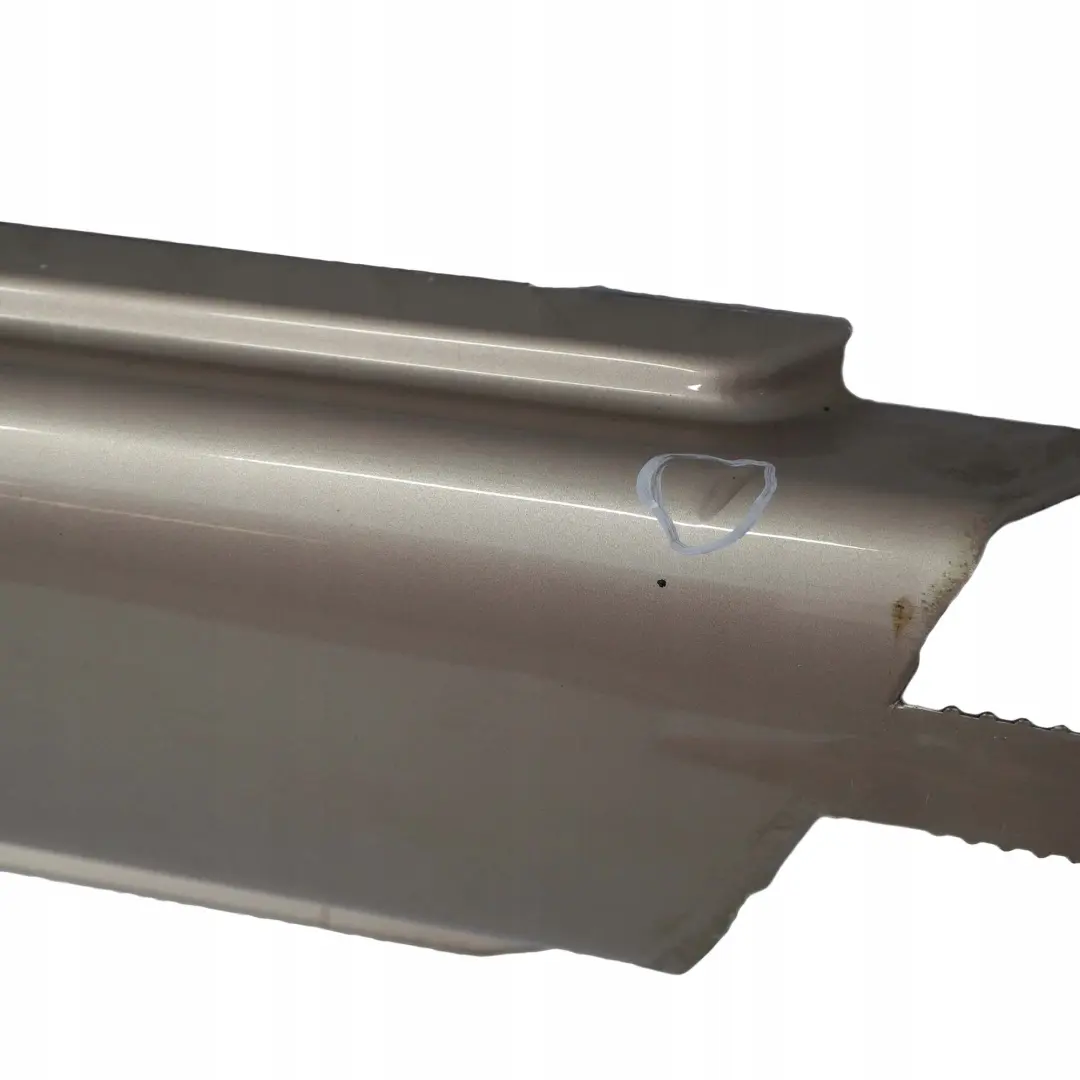 Faldon lateral De umbral De puerta derecho Travertine Beige 693 para Mercedes ML W163 con número de pieza A1636900440 Mercedes ML W163 Faldon lateral De umbral De puerta derecho Travertine Beige 693 - SKU A1636900440-TRB - Número de pieza A1636900440