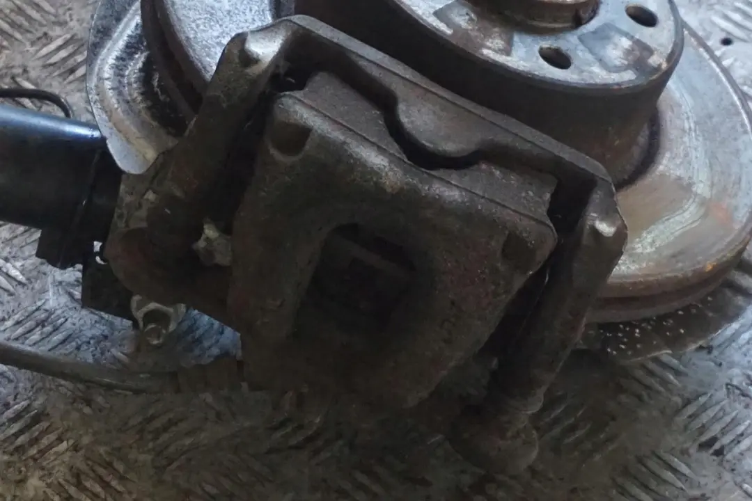 N47 M Sport Delantero Derecho Muelle Strut Freno Suspensión Pata para BMW E88 118d con número de pieza 6786028 BMW E88 118d N47 M Sport Delantero Derecho Muelle Strut Freno Suspensión Pata - SKU 6786028-2 - Número de pieza 6786028