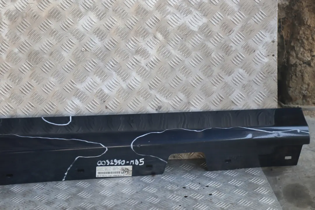 listwa nakładka próg prawy monacoblau A35 do BMW E90 o numerze 0032950 BMW E90 listwa nakładka próg prawy monacoblau A35 - SKU 0032950-MB5 - Numer Części 0032950