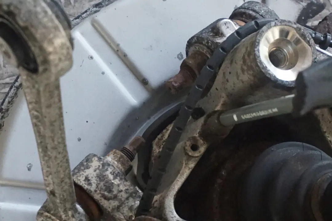 BMW 7 er E66 730Ld M57N2 231HP Stoßdämpfer Federbein Hinten Rechts Schwenklage - SKU 6753108 - Teilenummer 6753108