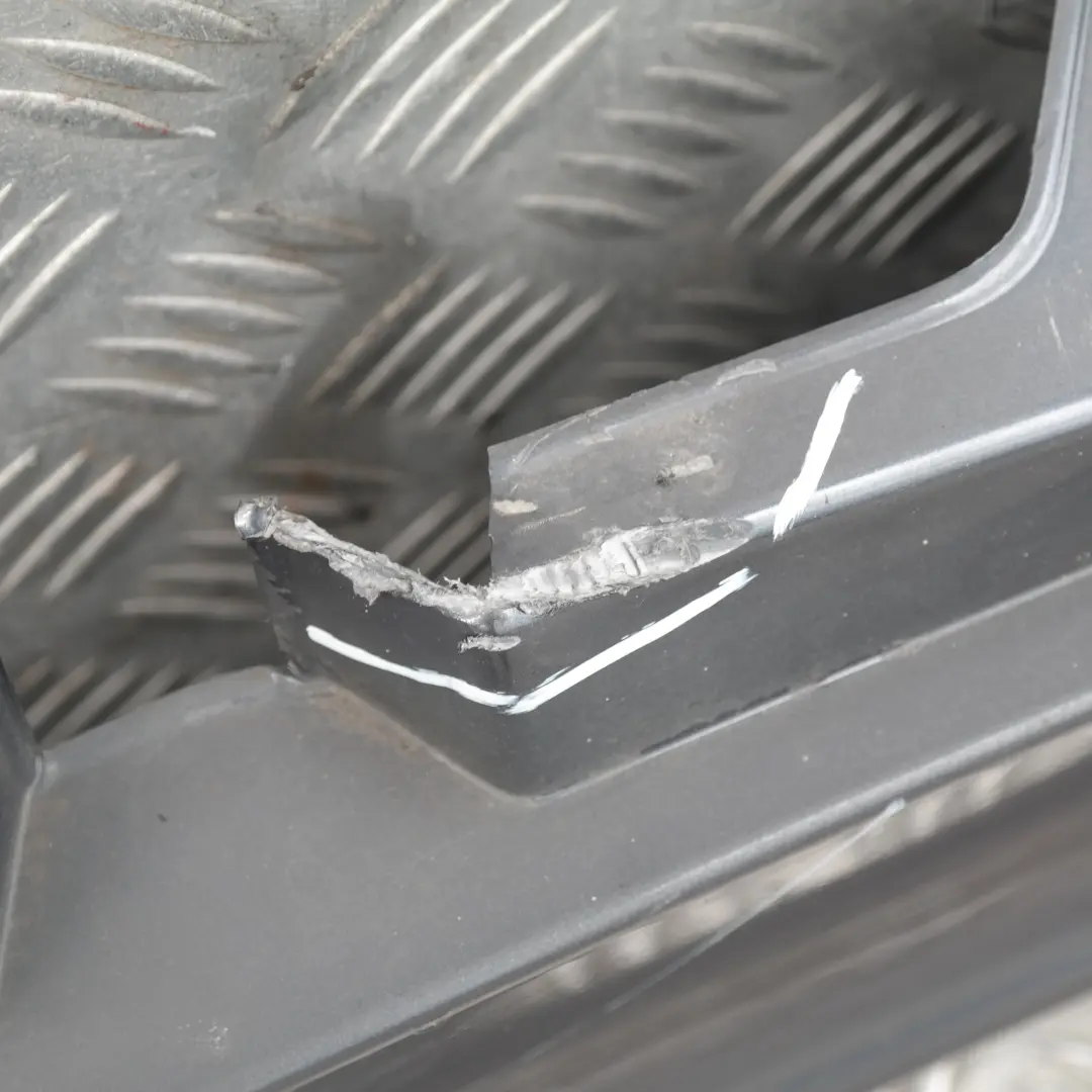 Schwellerleiste Blende Schweller links Sparkling Graphite Metallic für BMW 1 er E87 mit Teilenummer 51770032949-SG2 BMW 1 er E87 Schwellerleiste Blende Schweller links Sparkling Graphite Metallic - SKU 0032949-SG2 - Teilenummer 51770032949-SG2