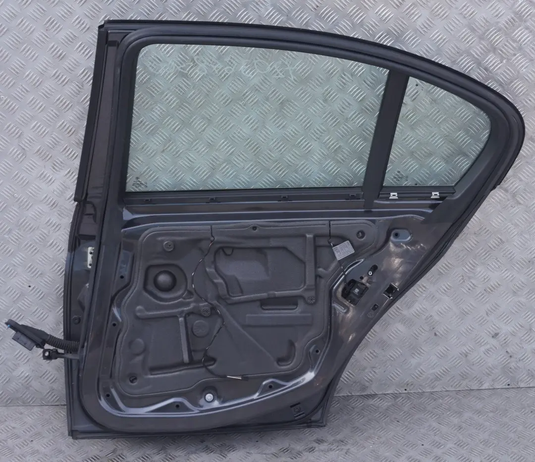 Door rear right O/S Sparkling Graphite - A22 to BMW 3 SERIES 9 E90 E90N LCi with Part number 7203648 BMW 3 SERIES 9 E90 E90N LCi Door rear right O/S Sparkling Graphite - A22 - SKU 7203648-SG9 - Part number 7203648