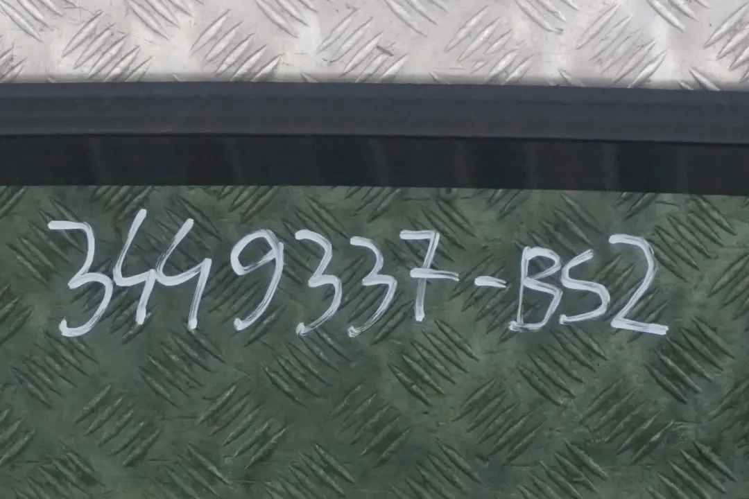 Fahrerseite Tür hinten links Black Sapphire Schwarz Metallic - 475 für BMW X3 E83 mit Teilenummer 3449337 BMW X3 E83 Fahrerseite Tür hinten links Black Sapphire Schwarz Metallic - 475 - SKU 3449337-BS2 - Teilenummer 3449337