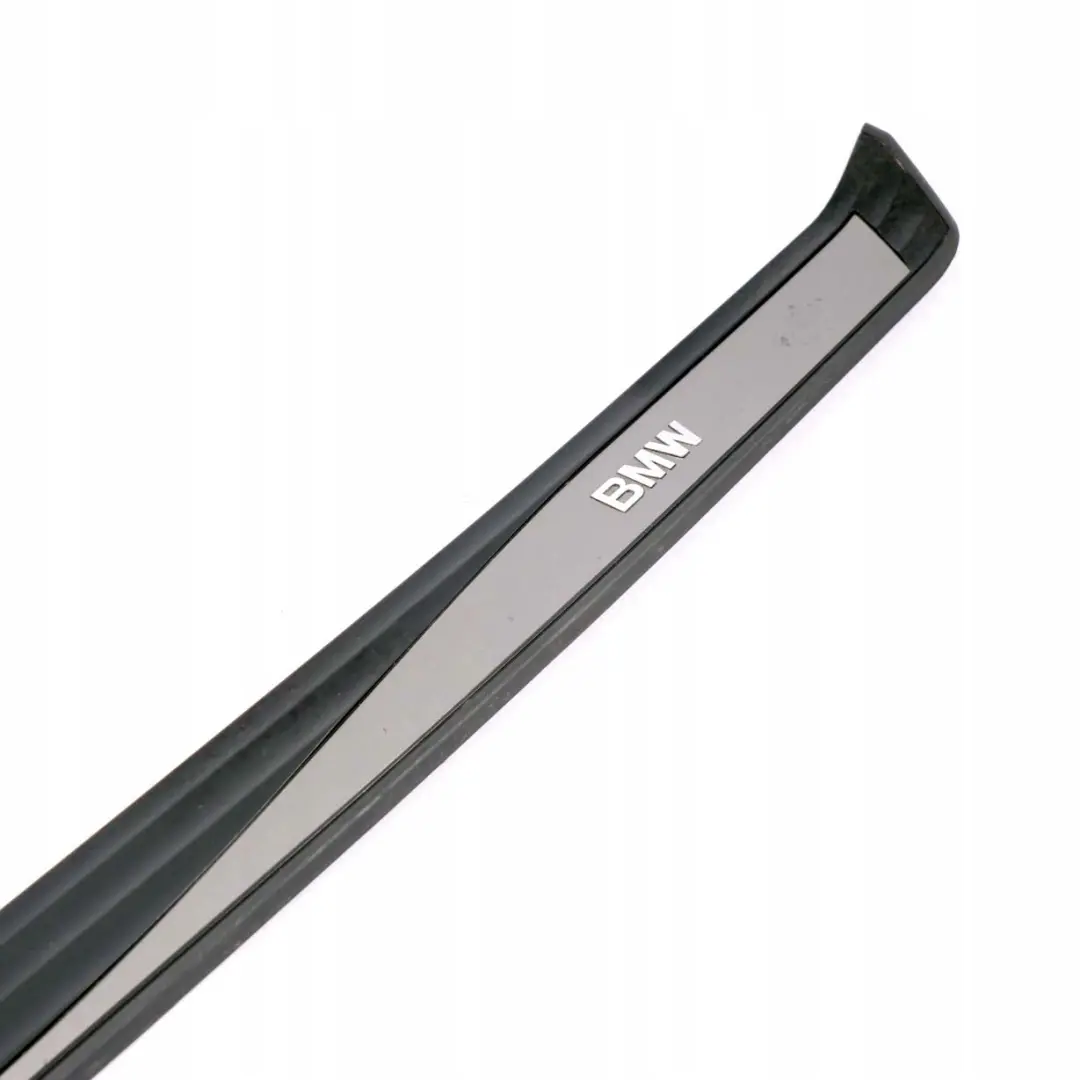 Apertura Ingresso Davanti Destro Nero per BMW Serie E60 E61 con numero di parte 7034304 BMW Serie E60 E61 Apertura Ingresso Davanti Destro Nero - SKU 7034304 - Numero di parte 7034304