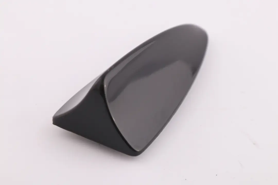 Roof Aerial Casing Shark Fin Antenna Black Sapphire 3411475 to BMW X3 Series E83 with Part number 2147432 BMW X3 Series E83 Roof Aerial Casing Shark Fin Antenna Black Sapphire 3411475 - SKU 2147432-BS1 - Part number 2147432