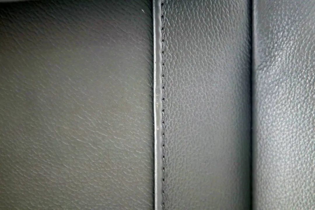 Kanapa oparcie lewy tył skóra grau do BMW E65 E66 E67 o numerze 7019603 BMW E65 E66 E67 Kanapa oparcie lewy tył skóra grau - SKU 7019603 - Numer Części 7019603