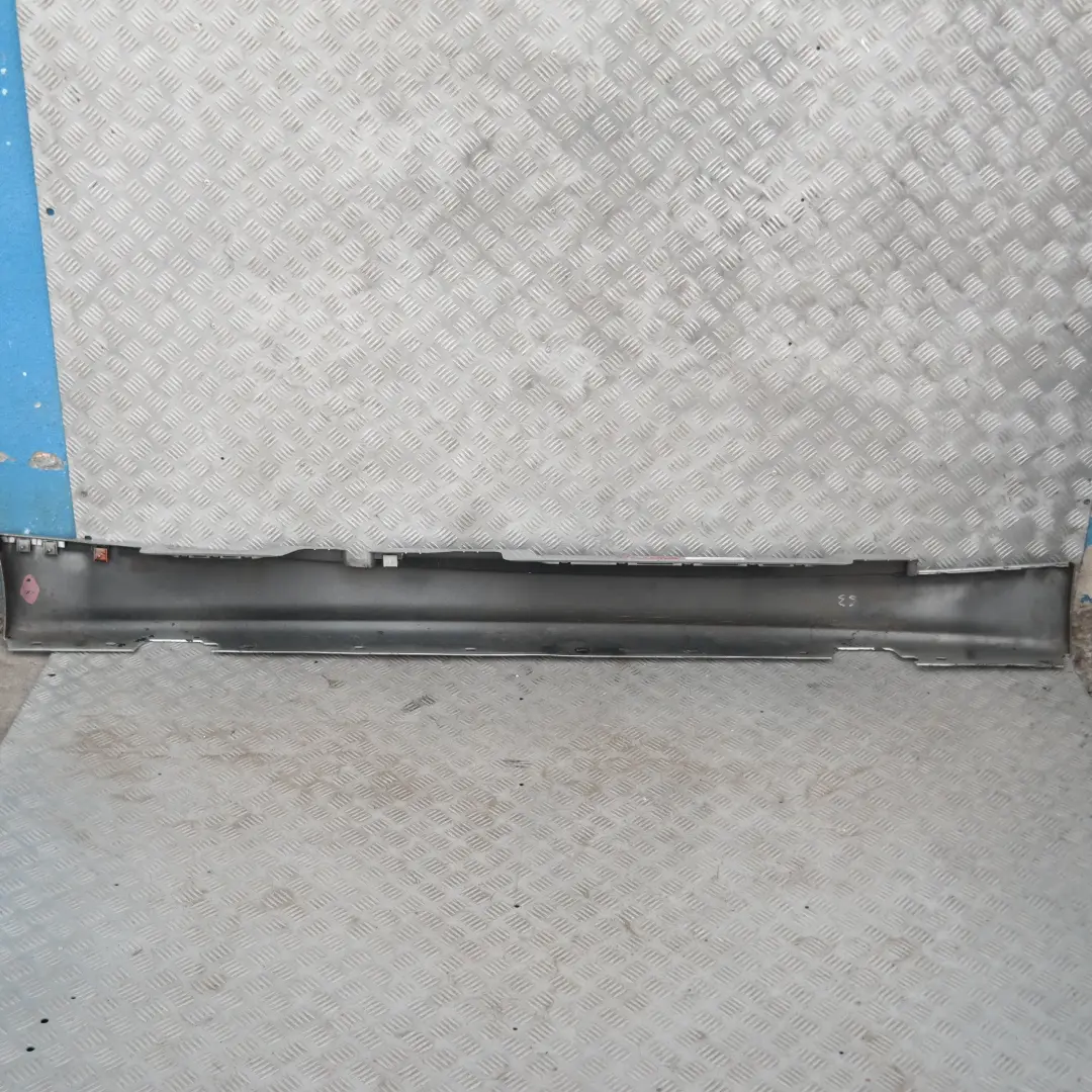 Sill strip side skirt left Titansilber Metallic Silver para BMW 22 E87 con número de pieza 32949 BMW 22 E87 Sill strip side skirt left Titansilber Metallic Silver - SKU 0032949-TS22 - Número de pieza 32949