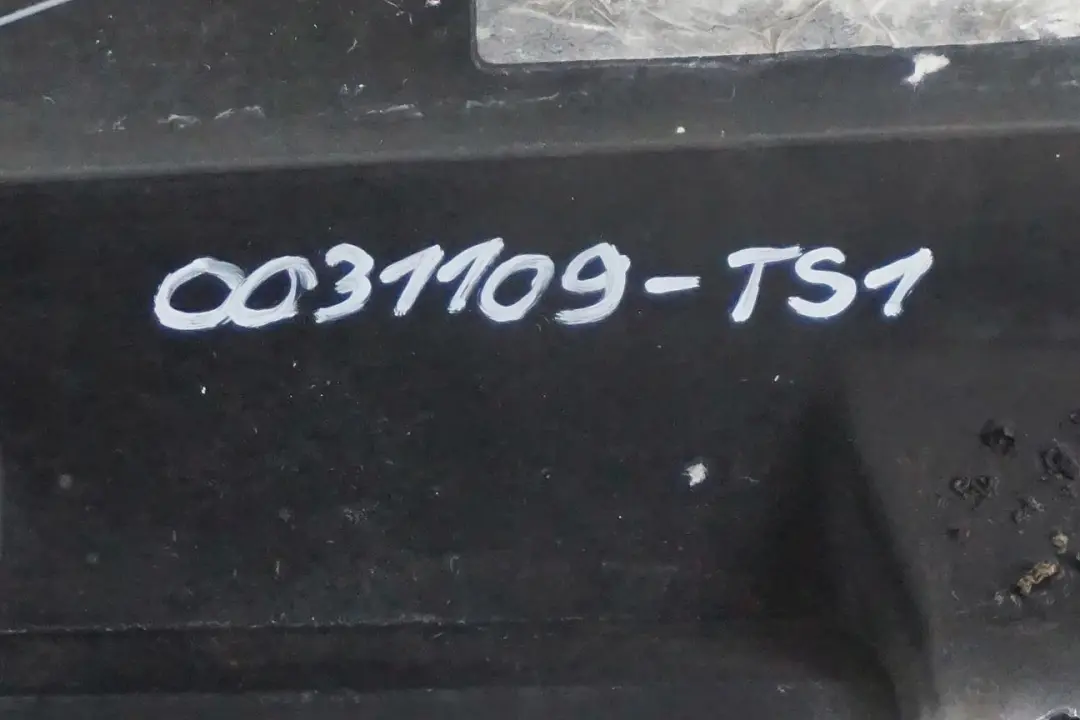 Osłona listwa próg lewy titansilber do BMW E85 Z4 o numerze 0031109 BMW E85 Z4 Osłona listwa próg lewy titansilber - SKU 0031109-TS1 - Numer Części 0031109