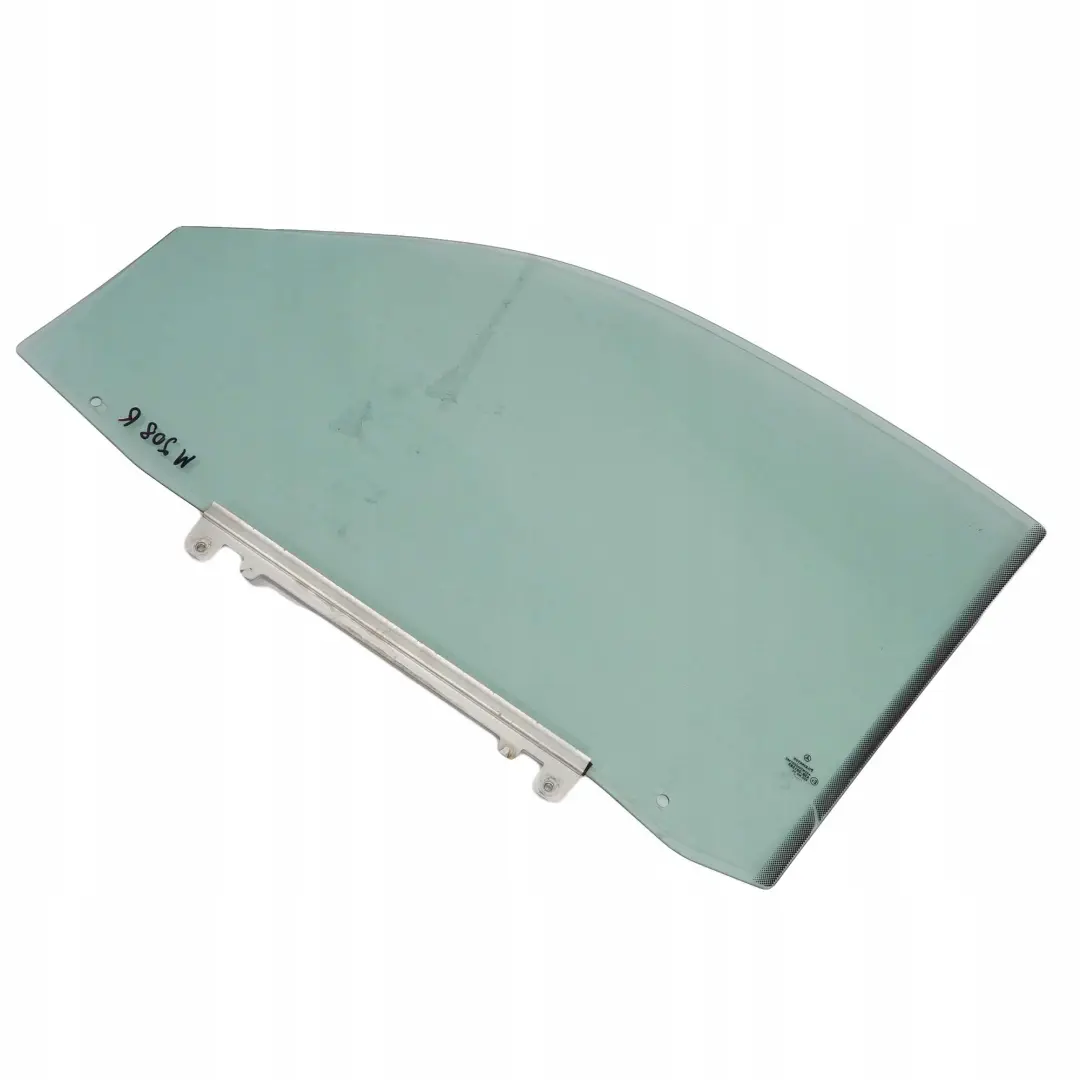 W208 Szyba drzwi prawy przód AS2 do MERCEDES CLK o numerze A2087200818 MERCEDES CLK W208 Szyba drzwi prawy przód AS2 - SKU A2087200818 - Numer Części A2087200818