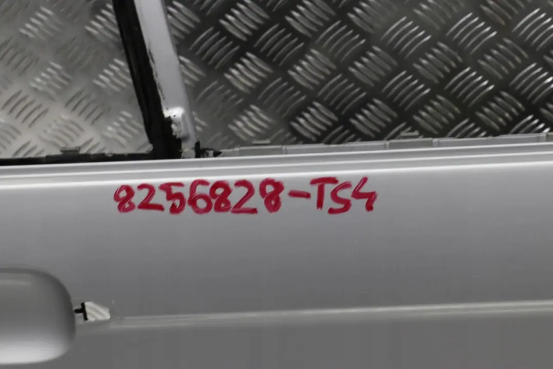 Door Rear Right O/S Titansilber Titan Silver Metallic - 354 to BMW X5 Series 4 E53 with Part number 8256828 BMW X5 Series 4 E53 Door Rear Right O/S Titansilber Titan Silver Metallic - 354 - SKU 8256828-TS4 - Part number 8256828