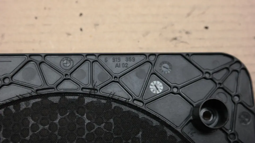 Couverture Basse Centrale a Gauche pour BMW 5 E60 E61 à propos du numéro de pièce 6919359 BMW 5 E60 E61 Couverture Basse Centrale a Gauche - SKU 6919359 - Numéro de pièce 6919359