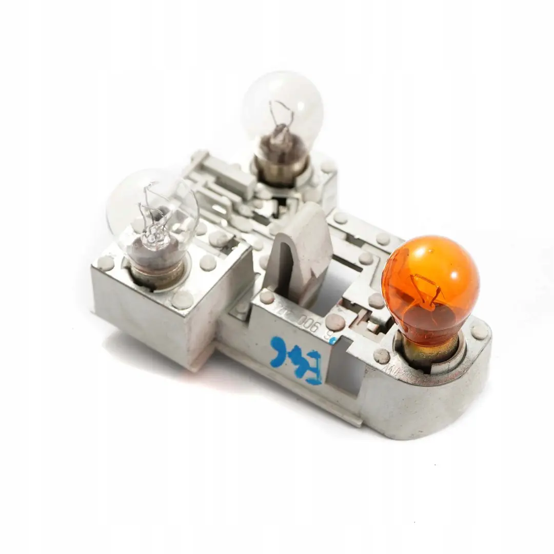 Heckleuchte Lampenträger Links Blinker Weiss für BMW 3 E46 Touring Kombi mit Teilenummer 6900471 BMW 3 E46 Touring Kombi Heckleuchte Lampenträger Links Blinker Weiss - SKU 6900471 - Teilenummer 6900471