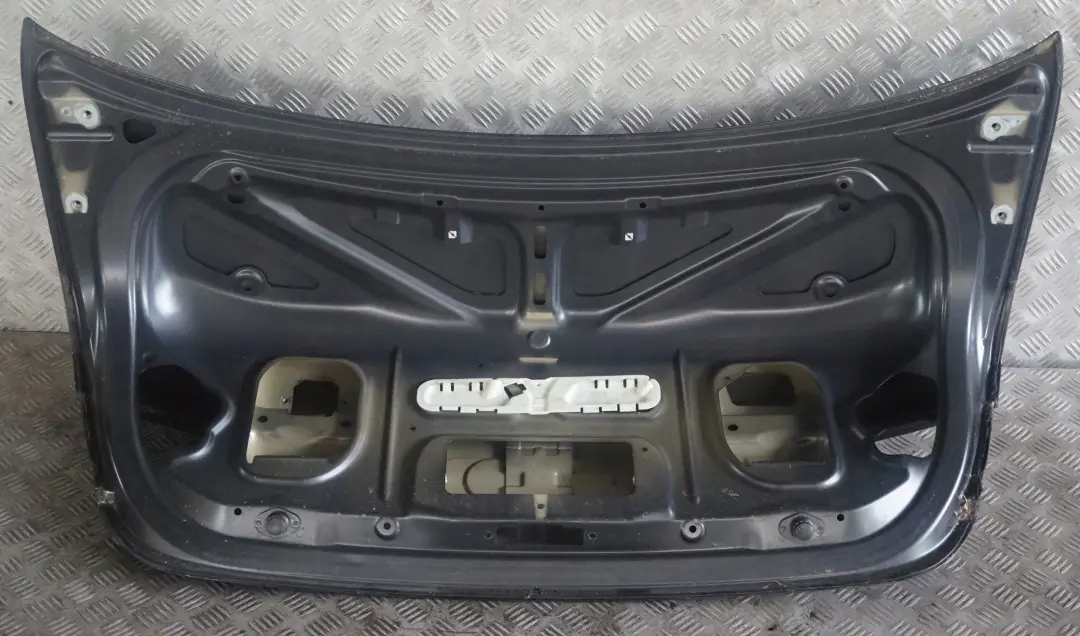 Trunk Boot Lid Tailgate Schwarz 2 Black - 668 to BMW 3 Series 3 E90 LCi Rear with Part number 7254425 BMW 3 Series 3 E90 LCi Rear Trunk Boot Lid Tailgate Schwarz 2 Black - 668 - SKU 7254425-SCH3 - Part number 7254425