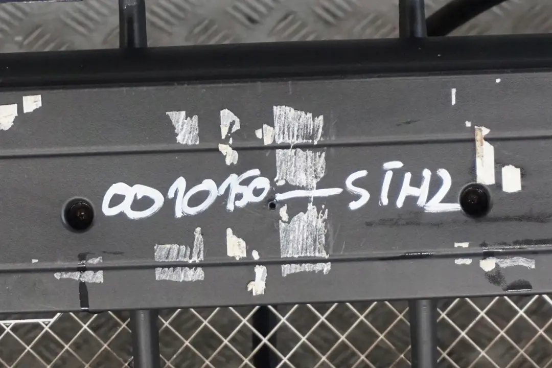 Zderzak przedni przód Stahlgrau do BMW E53 X5 o numerze 0010150 BMW E53 X5 Zderzak przedni przód Stahlgrau - SKU 0010150-STH2 - Numer Części 0010150