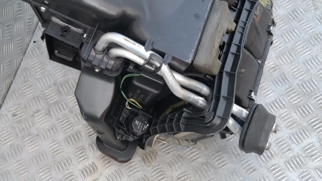 Leergehäuse Heiz Klimagerät Klimakaste für BMW 3 X3 er E46 E83 mit Teilenummer 64113400552 BMW 3 X3 er E46 E83 Leergehäuse Heiz Klimagerät Klimakaste - SKU 3400552 - Teilenummer 64113400552