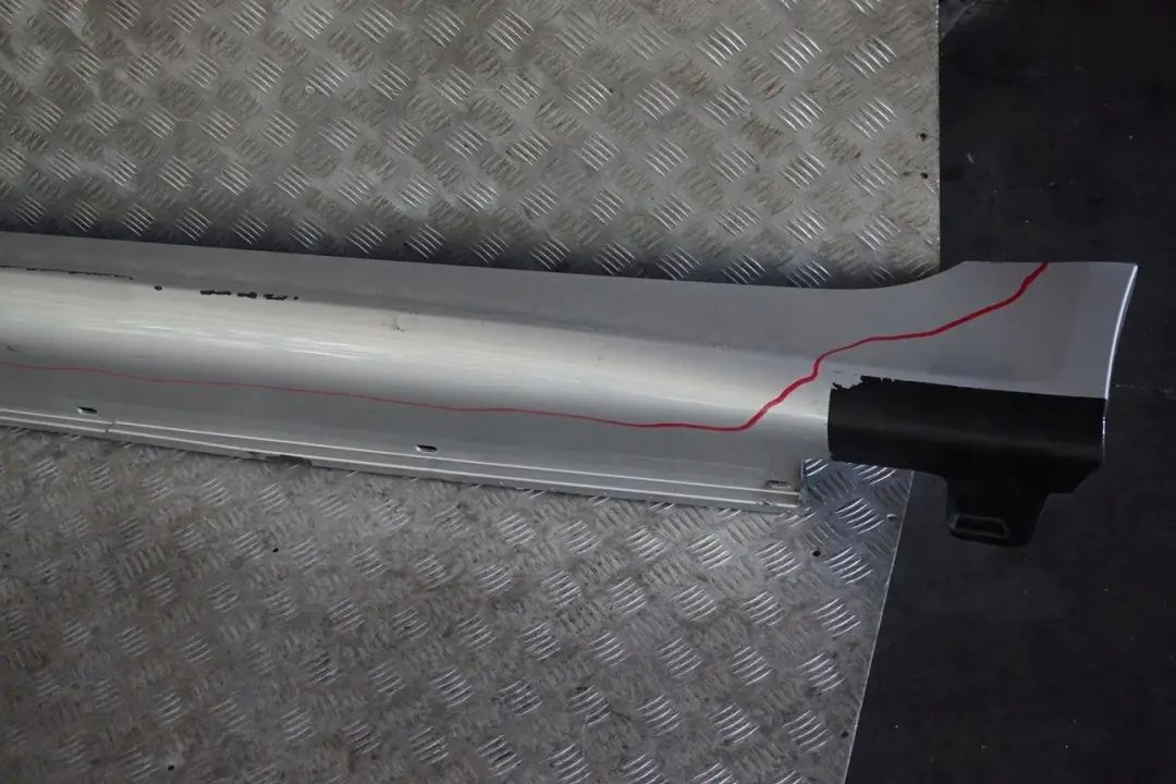 Door Sill Cover Skirt Left Titansilber para BMW E60 E61 M5 2 M Sport con número de pieza 0396899 BMW E60 E61 M5 2 M Sport Door Sill Cover Skirt Left Titansilber - SKU 0396899-TS2 - Número de pieza 0396899