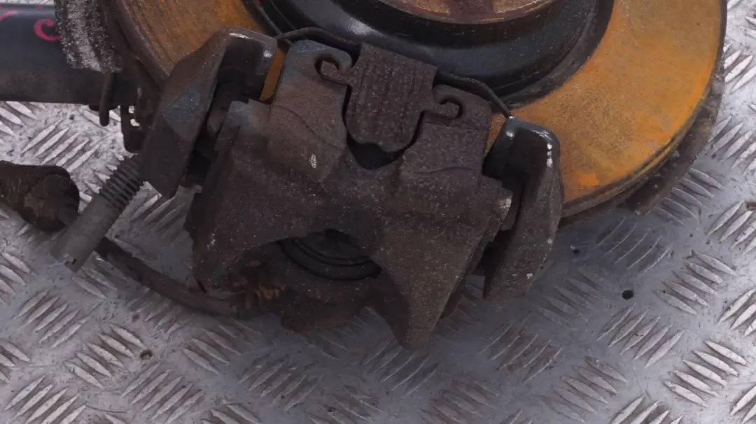 N47S Amortyzator zwrotnica prawa do BMW E82 123d o numerze 6786022 BMW E82 123d N47S Amortyzator zwrotnica prawa - SKU 6786022 - Numer Części 6786022