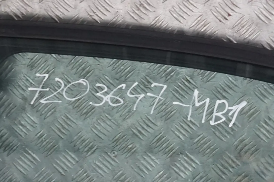Drzwi lewe tylne lewy tył monacoblau A35 do BMW 3 E90 o numerze 7203647 BMW 3 E90 Drzwi lewe tylne lewy tył monacoblau A35 - SKU 7203647-MB1 - Numer Części 7203647
