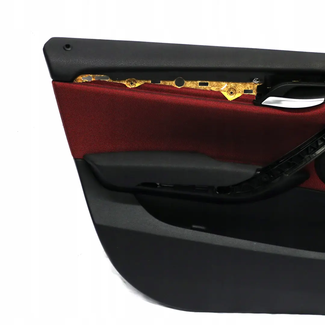 Rivestimento Pannello Portiera Lato Sinistro Tessuto Rosso Vermiglio per BMW X1 E84 con numero di parte 7320191 BMW X1 E84 Rivestimento Pannello Portiera Lato Sinistro Tessuto Rosso Vermiglio - SKU 7320191 - Numero di parte 7320191