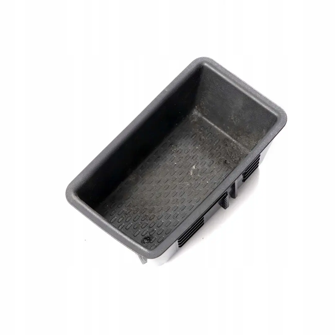 Popielniczka wkład konsola przód do BMW E65 E66 E67 o numerze 7022797 BMW E65 E66 E67 Popielniczka wkład konsola przód - SKU 7022797 - Numer Części 7022797