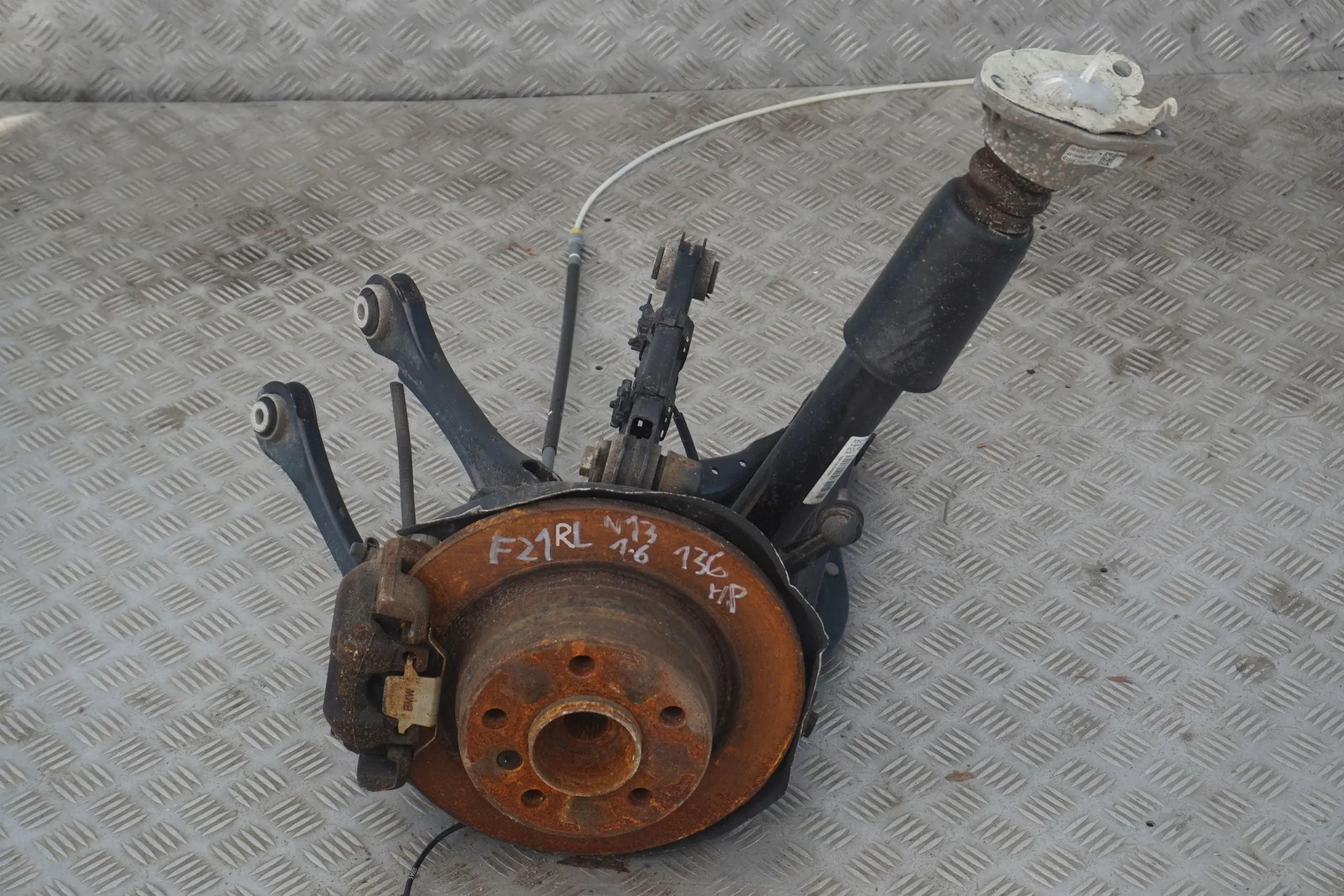 BMW 1 Series F21 116i N13 Moyeu Frein Disque Suspension Essieu Arrière Gauche