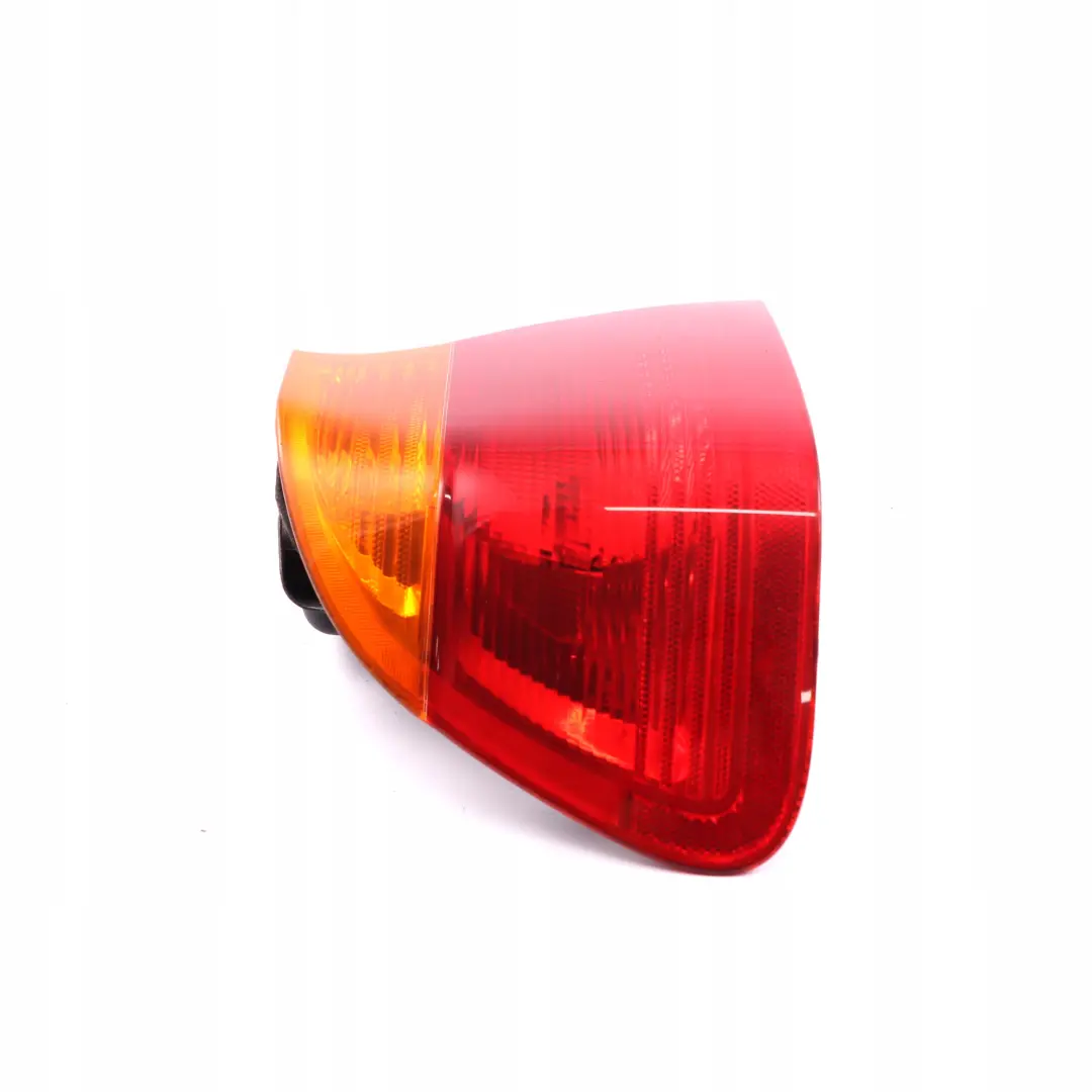 Berline Feu Arriere Panneau Laterale a Gauche Blanc pour BMW E46 à propos du numéro de pièce 8364921 BMW E46 Berline Feu Arriere Panneau Laterale a Gauche Blanc - SKU 8364921 - Numéro de pièce 8364921