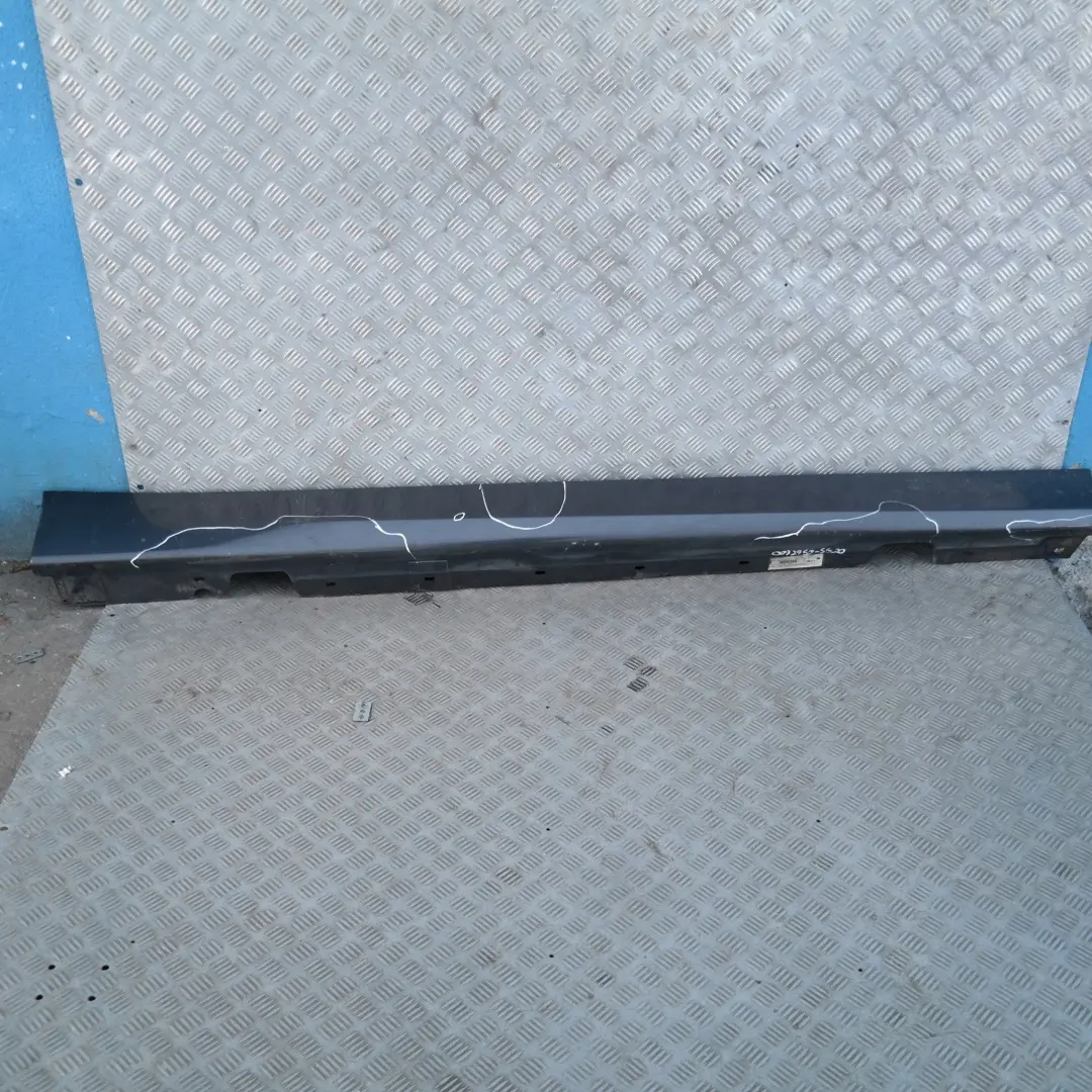 Listello Portiera Apertura Gonna Destra Frizzante Grafite per BMW E90 E91 con numero di parte 32950 BMW E90 E91 Listello Portiera Apertura Gonna Destra Frizzante Grafite - SKU 0032950-SG20 - Numero di parte 32950