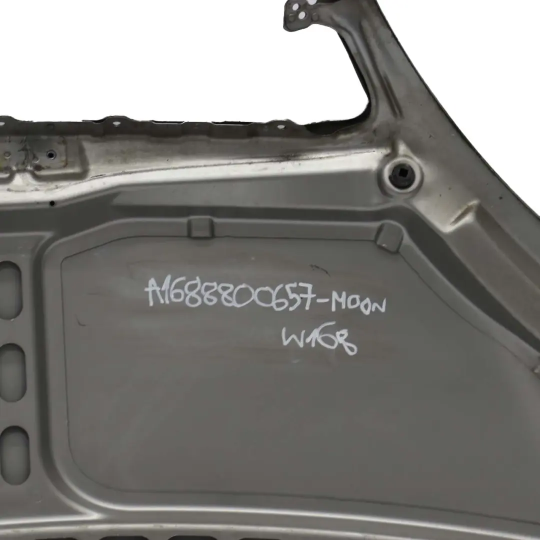 Mercedes-Benz W168 Capot Rabat Argent Lune Metallique - 706 pour à propos du numéro de pièce A1688800657 Mercedes-Benz W168 Capot Rabat Argent Lune Metallique - 706 - SKU A1688800657-MOON - Numéro de pièce A1688800657