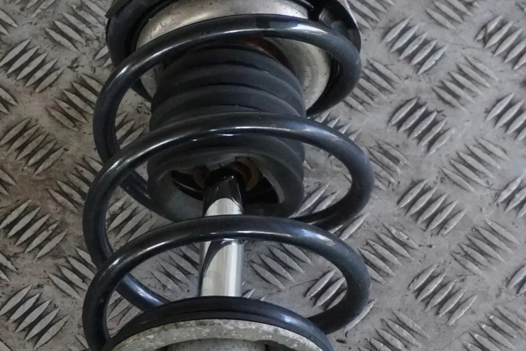 Delantero Derecho Muelle Buje Pata Pinza De Freno Disco para BMW E60 545i con número de pieza 6766994 BMW E60 545i Delantero Derecho Muelle Buje Pata Pinza De Freno Disco - SKU 6766994 - Número de pieza 6766994