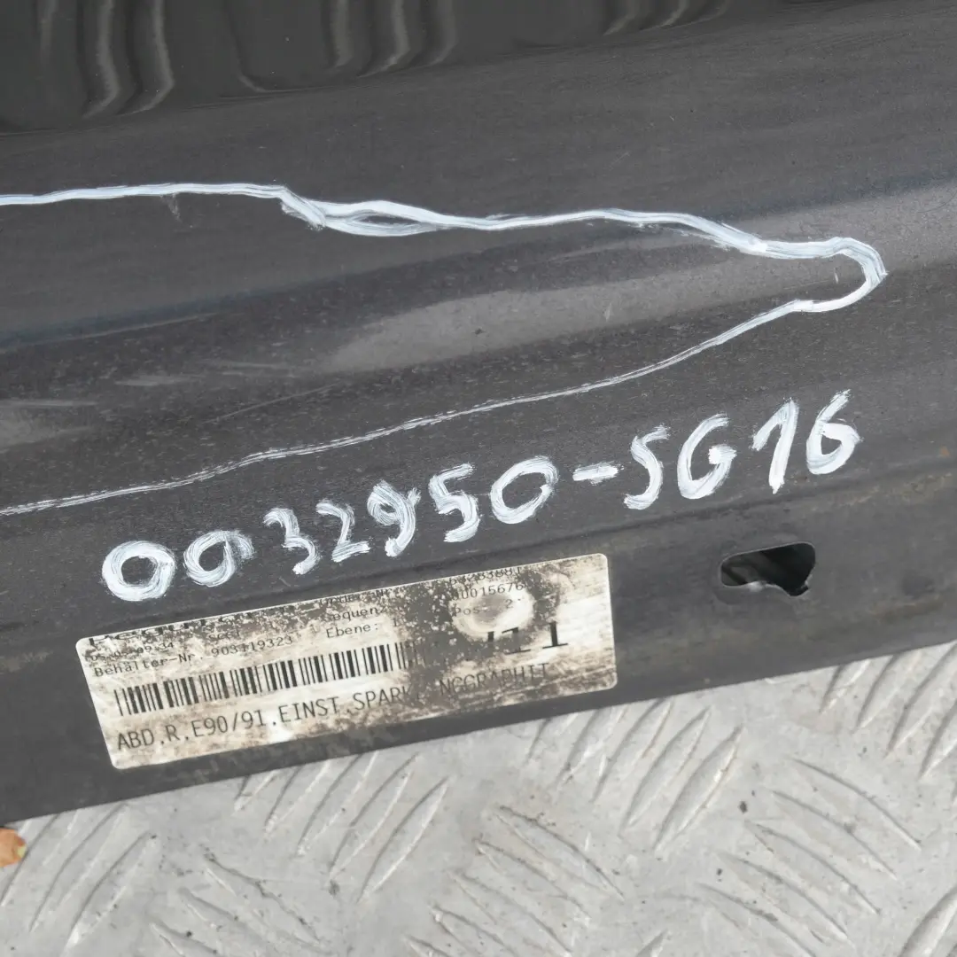 Sill Strip Faldon lateral derecho Sparkling Graphite Metallic para BMW E90 E91 con número de pieza 32950 BMW E90 E91 Sill Strip Faldon lateral derecho Sparkling Graphite Metallic - SKU 0032950-SG16 - Número de pieza 32950