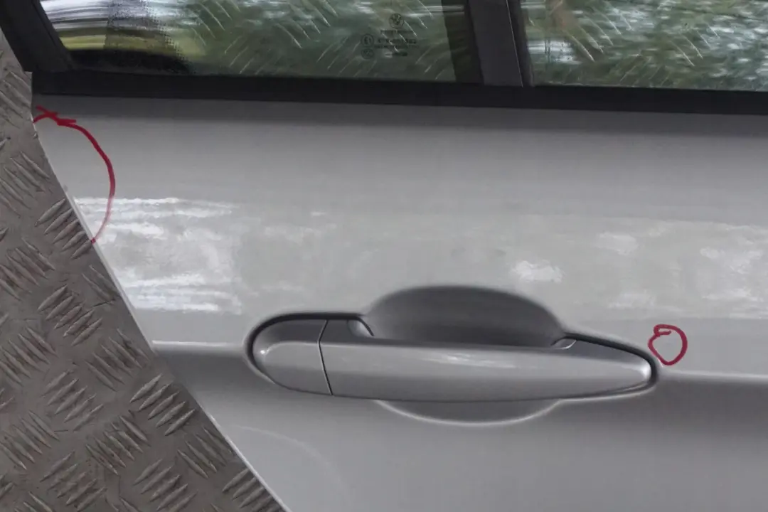 Beifahrer Tür hinten rechts Titansilber Silber 354 für BMW 3 er E90 LCI mit Teilenummer 7203648 BMW 3 er E90 LCI Beifahrer Tür hinten rechts Titansilber Silber 354 - SKU 7203648-TS25 - Teilenummer 7203648