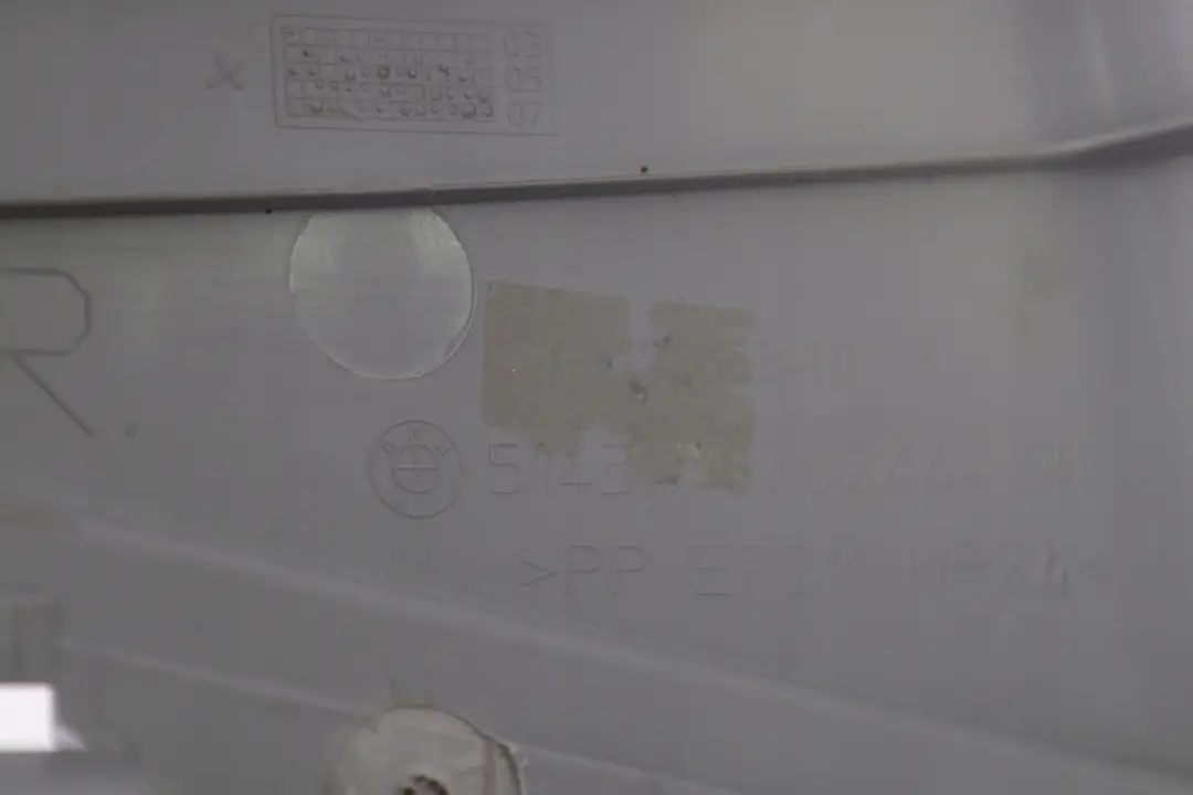 Tapa, Columna B Superior Derecha Embellecedor Gris para BMW 1 E87 E87N con número de pieza 7120542 BMW 1 E87 E87N Tapa, Columna B Superior Derecha Embellecedor Gris - SKU 7120542 - Número de pieza 7120542