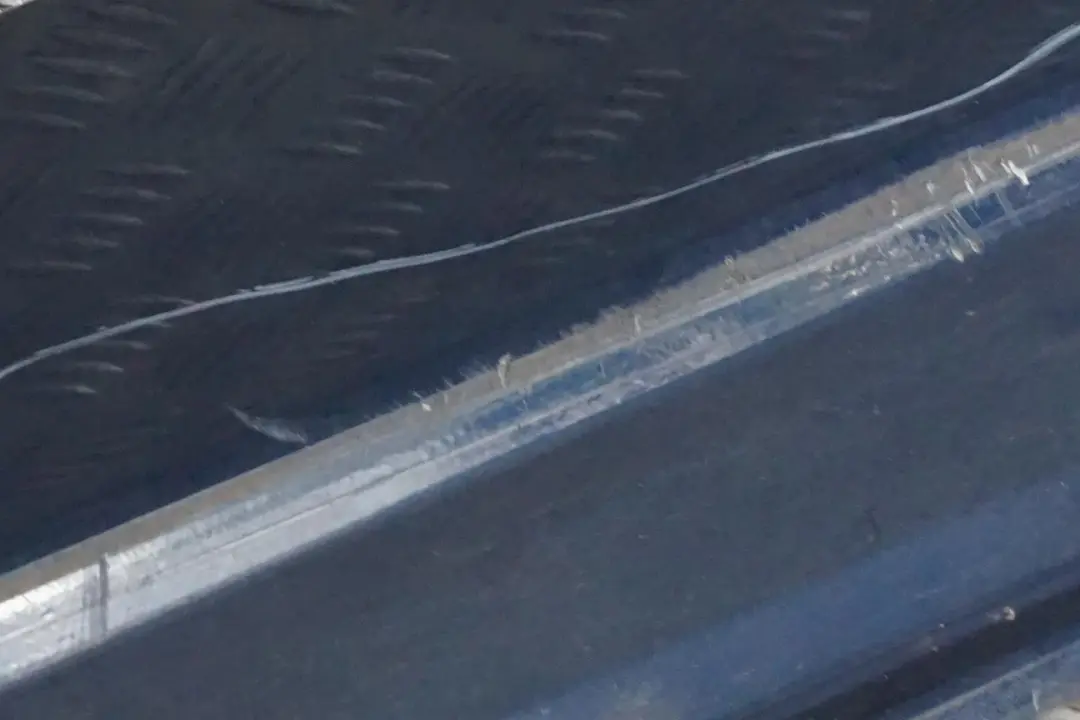 Nakładka lewa na próg lewy Tiefseeblau do BMW E60 LCI o numerze 0422464 BMW E60 LCI Nakładka lewa na próg lewy Tiefseeblau - SKU 0422464-DSB2 - Numer Części 0422464