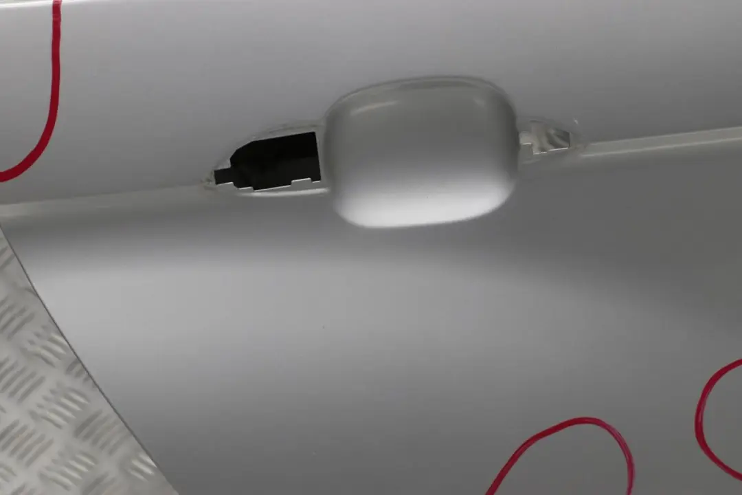 Tür Hinten Rechts Titansilber Titan Silber Metallic - 354 für BMW X5 er E53 4 mit Teilenummer 8256828 BMW X5 er E53 4 Tür Hinten Rechts Titansilber Titan Silber Metallic - 354 - SKU 8256828-TS4 - Teilenummer 8256828