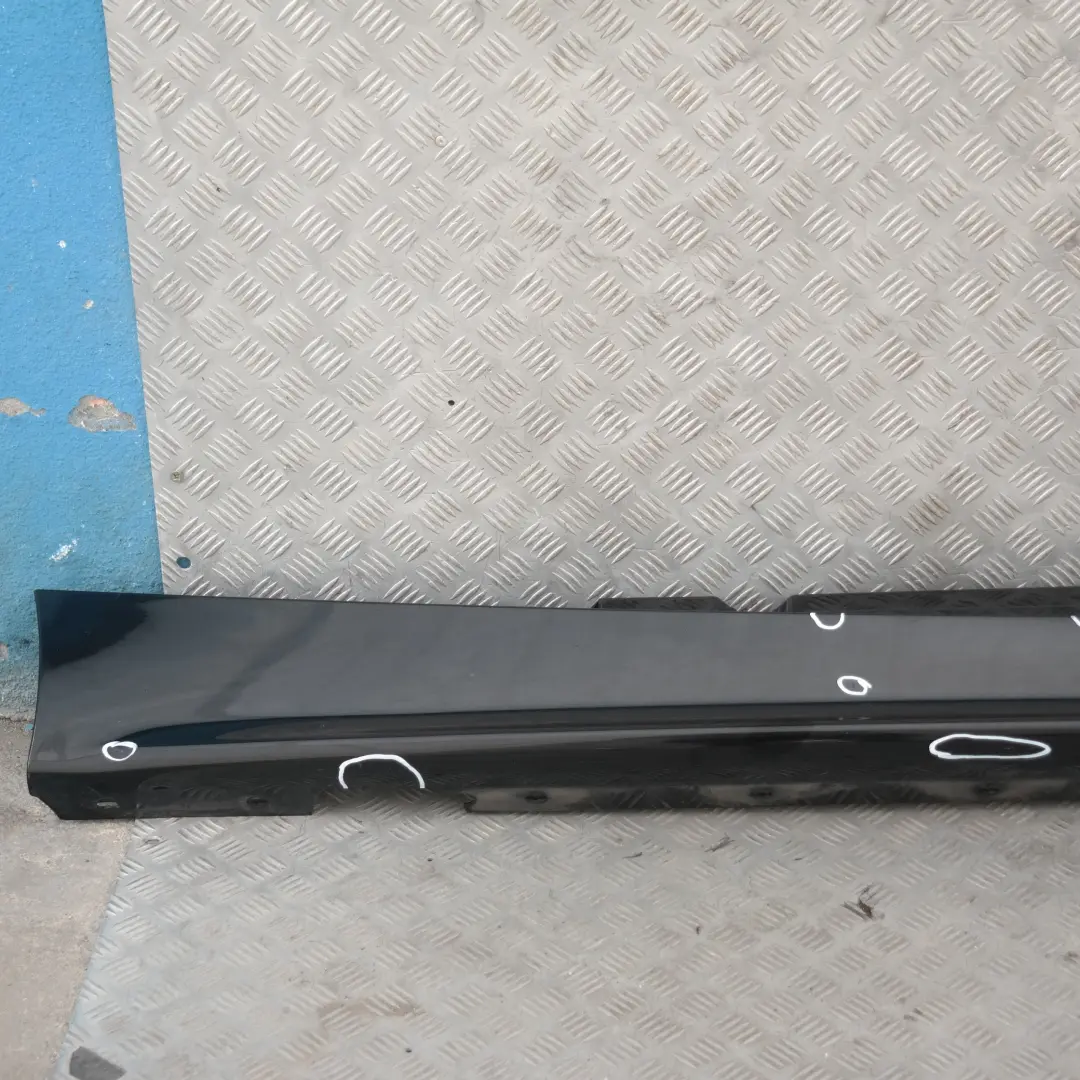 Sill strip side skirt right Black Sapphire Metallic 475 para BMW E87 con número de pieza 32948 BMW E87 Sill strip side skirt right Black Sapphire Metallic 475 - SKU 0032948-BS20 - Número de pieza 32948