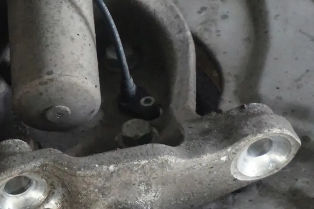 M54 Amortyzator zwrotnica lewy przód do BMW E60 525i o numerze 6764457 BMW E60 525i M54 Amortyzator zwrotnica lewy przód - SKU 6764457-7 - Numer Części 6764457