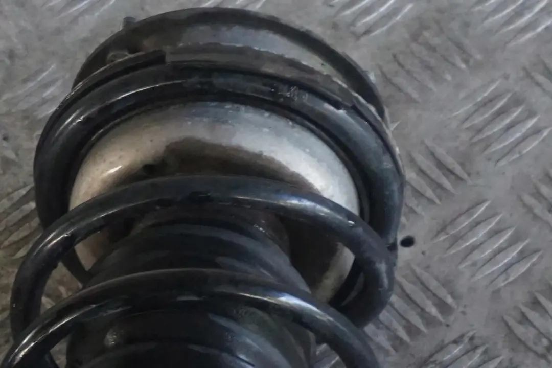 N47N 184PS M Sport Set Ammortizzatore Anteriore Sinistro per BMW E90 320d con numero di parte 6796159 BMW E90 320d N47N 184PS M Sport Set Ammortizzatore Anteriore Sinistro - SKU 6796159-1 - Numero di parte 6796159