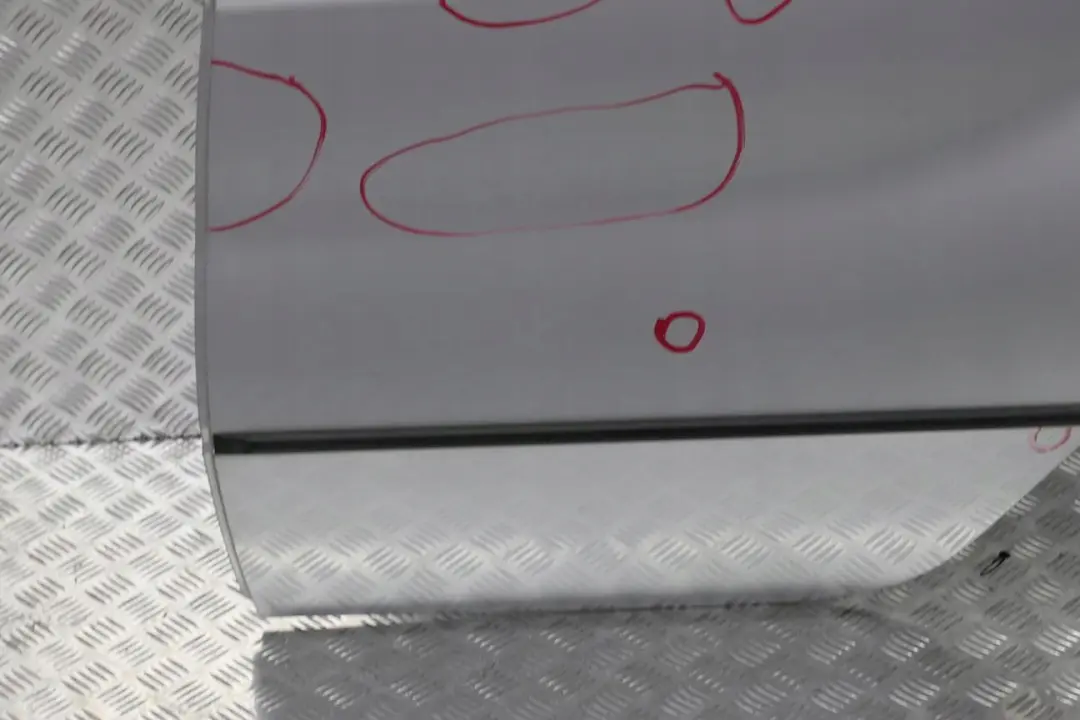 Porta Posteriore Sinistra Argento-Titanio Titan - 354 per BMW X5 E53 11 con numero di parte 8256827 BMW X5 E53 11 Porta Posteriore Sinistra Argento-Titanio Titan - 354 - SKU 8256827-TS11 - Numero di parte 8256827