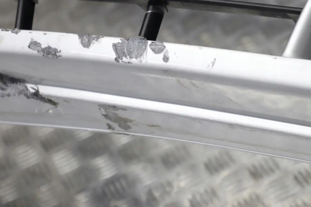 Zderzak przedni przód titansilber do BMW E60 E61 o numerze 0149246 BMW E60 E61 Zderzak przedni przód titansilber - SKU 0149246-TS3 - Numer Części 0149246