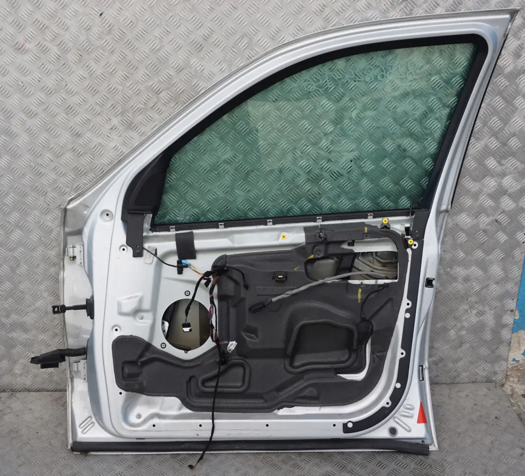 Door Front Right O/S Titansilber Titan Silver Metallic - 354 to BMW X5 SERIES 6 E53 with Part number 8256824 BMW X5 SERIES 6 E53 Door Front Right O/S Titansilber Titan Silver Metallic - 354 - SKU 8256824-TS6 - Part number 8256824