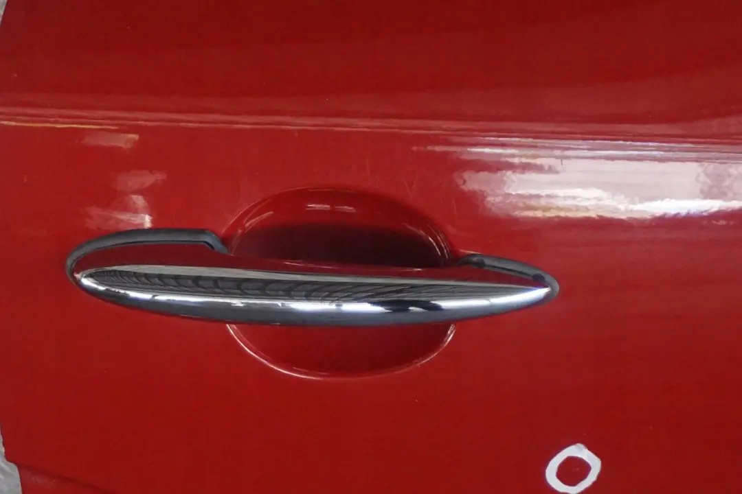 Tür Hinten Rechts Blazing Red Rot Metallic - B63 für BMW Mini Countryman R60 mit Teilenummer 9805930 BMW Mini Countryman R60 Tür Hinten Rechts Blazing Red Rot Metallic - B63 - SKU 9805930-BRM - Teilenummer 9805930