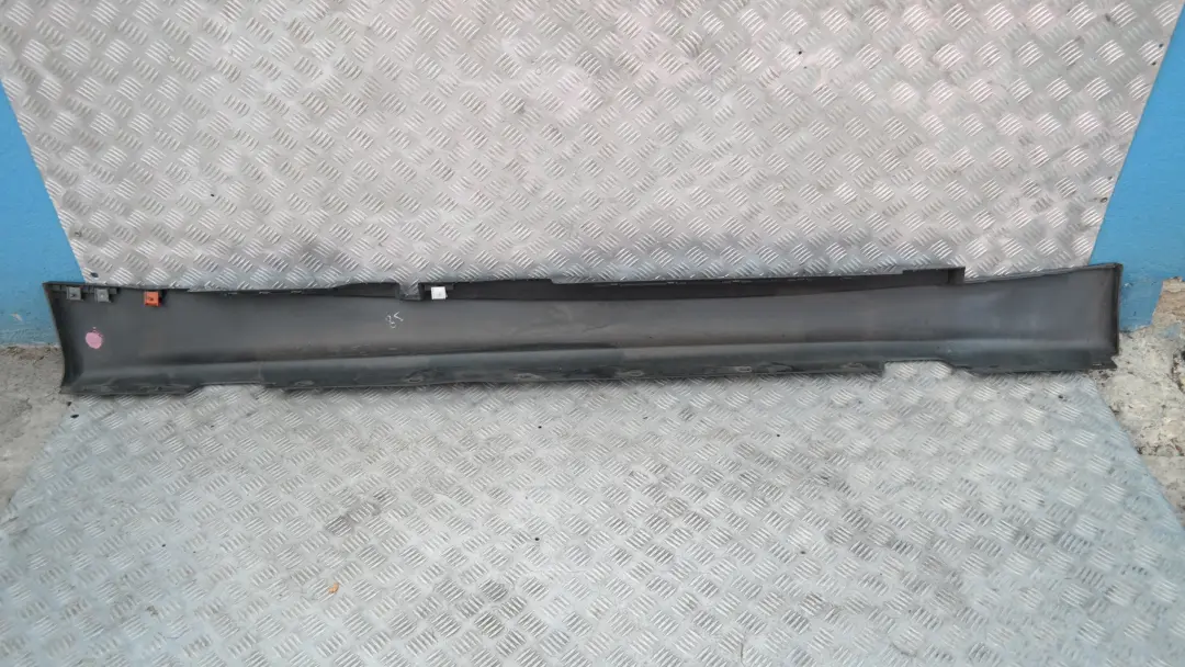 Listón umbral faldón lateral izquierdo Sparkling Graphite Metallic para BMW 1 3 E87 con número de pieza 51770032949 BMW 1 3 E87 Listón umbral faldón lateral izquierdo Sparkling Graphite Metallic - SKU 0032949-SG3 - Número de pieza 51770032949