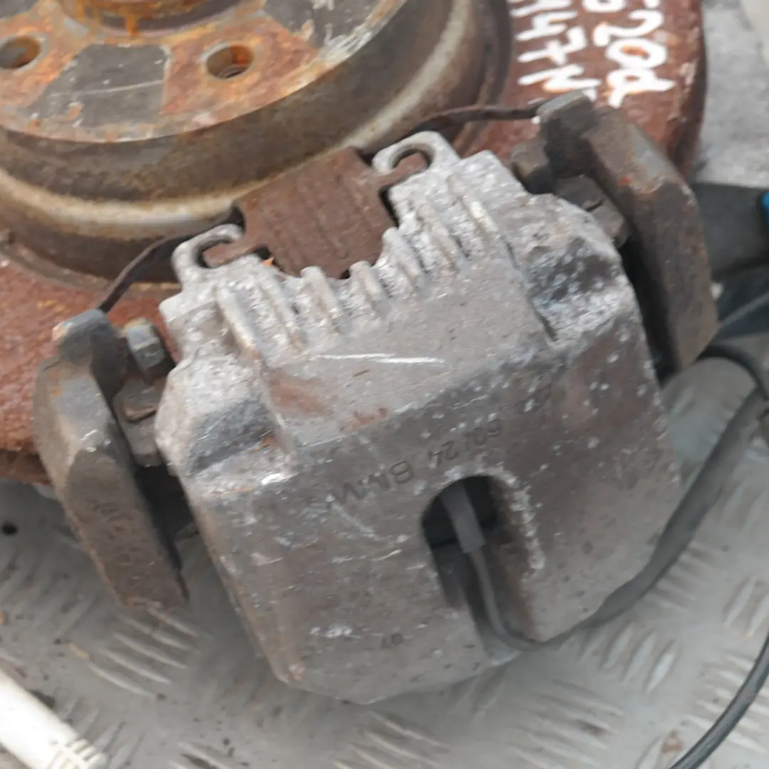 M47N2 Ammortizzatore Anteriore Sinistro Alloggiao Pinza Freno per BMW E60 520d con numero di parte 6764457 BMW E60 520d M47N2 Ammortizzatore Anteriore Sinistro Alloggiao Pinza Freno - SKU 6764457-3 - Numero di parte 6764457